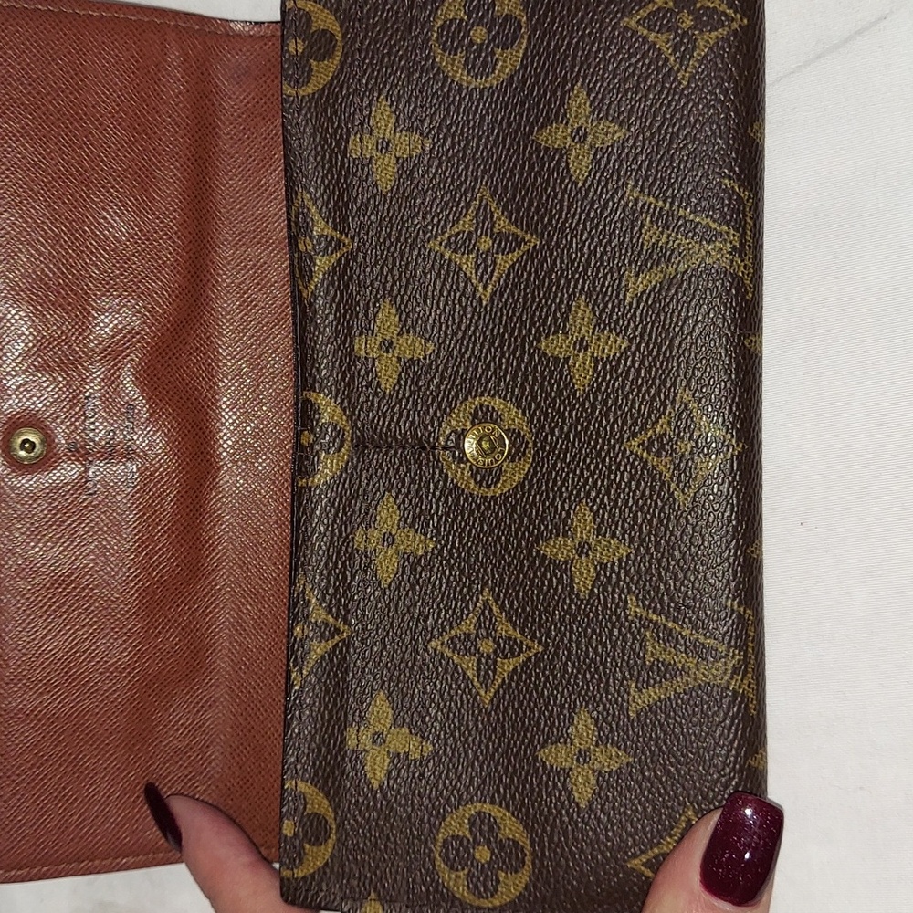 Authentic Louis Vuitton Long Monogram Sara Wallet - Picture 6 of 11